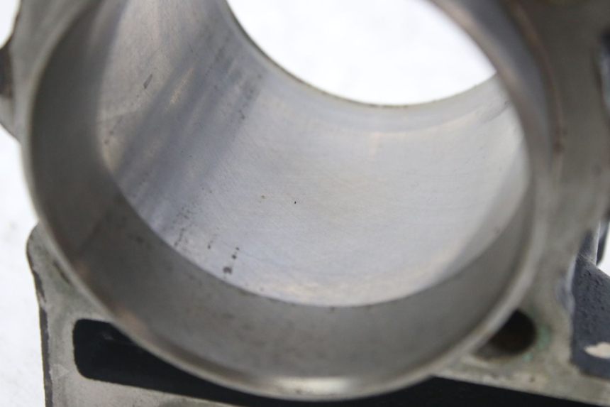 photo de CYLINDER PISTON PIAGGIO MP3 RL 250 (2006 - 2010) - Fixing points details