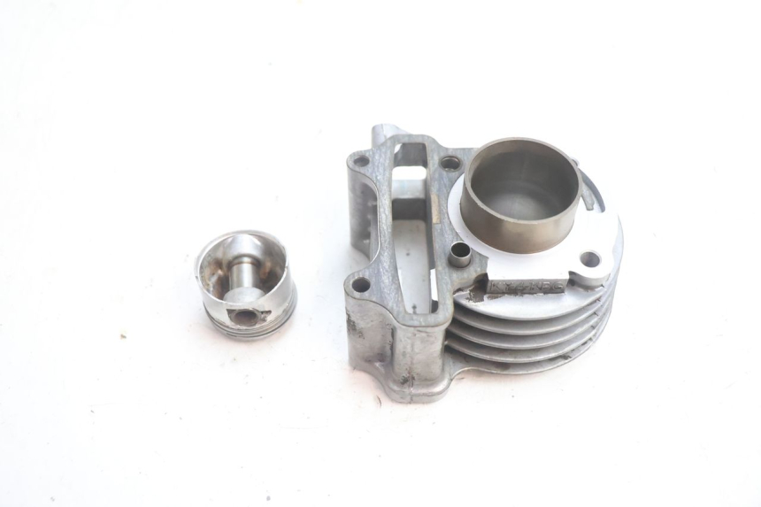 photo de CYLINDER BARREL PISTON KYMCO LIKE 4T 50 (2019 - 2025) - Alternative perspective
