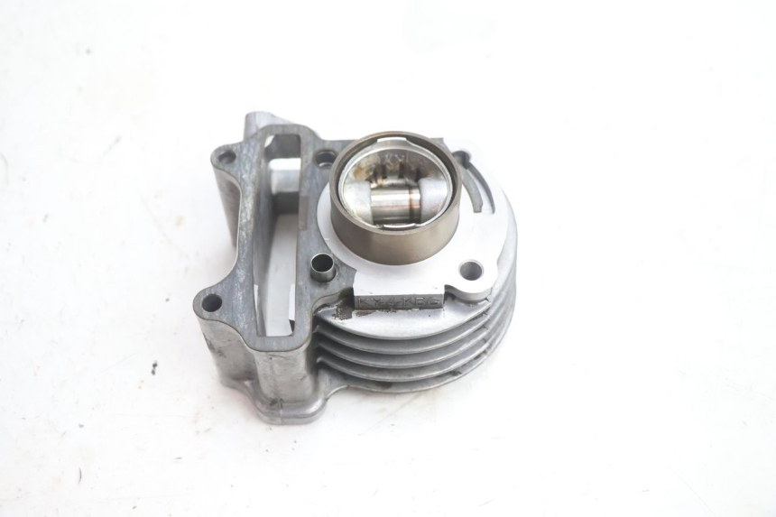 photo de CYLINDER BARREL PISTON KYMCO LIKE 4T 50 (2019 - 2025) - Fixing points details