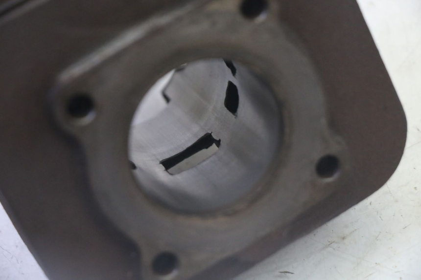 photo de CYLINDER BARREL PISTON PIAGGIO NEW TYPHOON 50 (2010 - 2017) - Additional view of the item