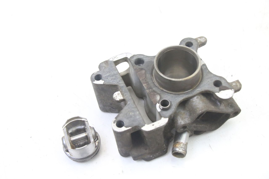 photo de CYLINDER BARREL PISTON MBK OVETTO 4T 50 (2008 - 2016) - Alternative perspective