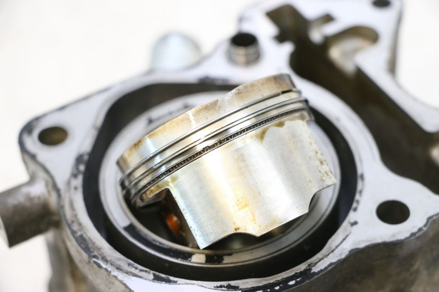 photo de CYLINDER BARREL PISTON HONDA PCX (JF57/JF64) 125 (2014 - 2018) - Alternative perspective