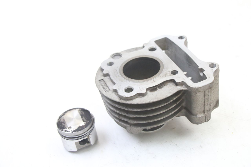 photo de CYLINDER BARREL PISTON PEUGEOT KISBEE 4T 50 (2010 - 2017) - Zoom on usage condition