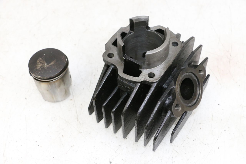 photo de CYLINDER BARREL PISTON YAMAHA PW 80 (1983 - 2014) - Fixing points details