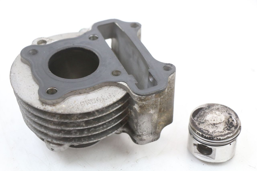 photo de CYLINDER PISTON EUROCKA R8 4T 50 (2013 - 2022) - Alternative perspective