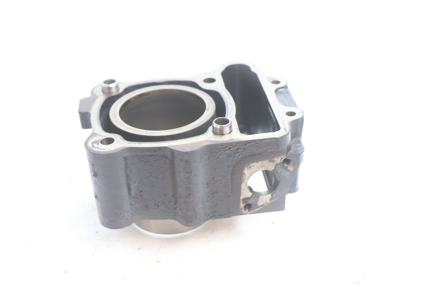photo de CYLINDER PISTON PEUGEOT SATELIS 125 (2006 - 2009) - Fixing points details