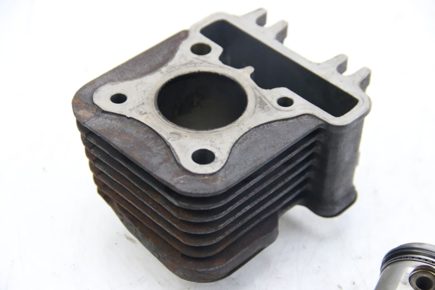 photo de CYLINDER PISTON APRILIA SCARABEO 4T 50 (2009 - 2017) - Alternative perspective