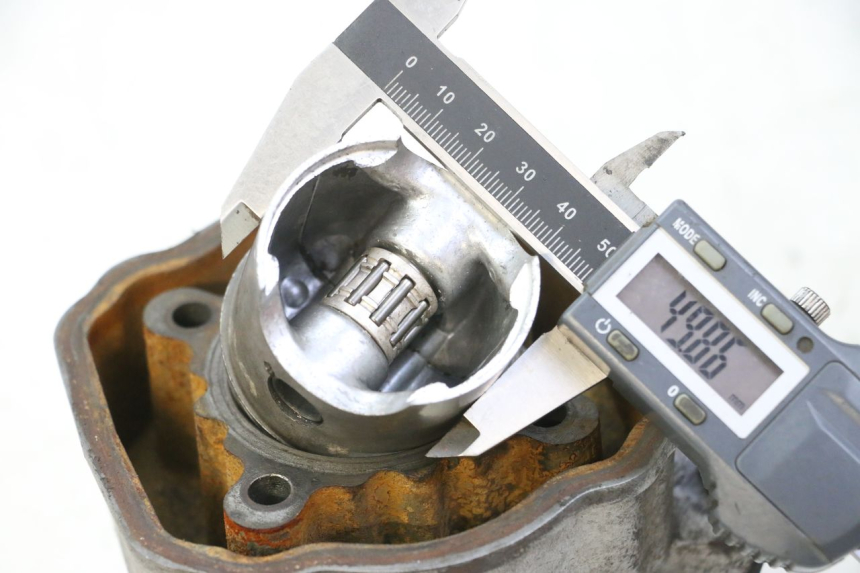 photo de CYLINDER BARREL PISTON DERBI SENDA SM DRD 50 (2008 - 2013) - Alternative perspective