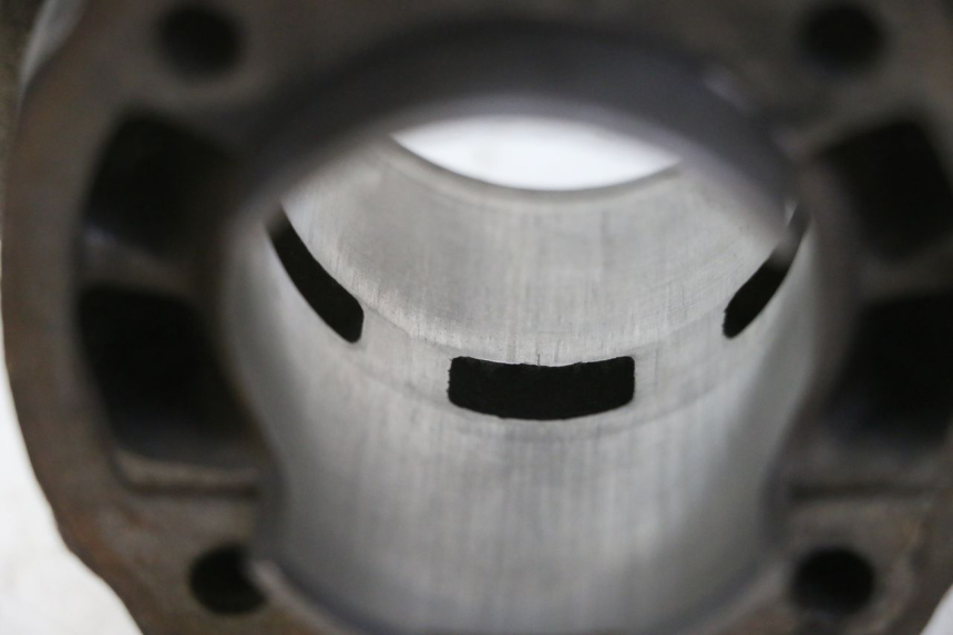 photo de CYLINDER BARREL PISTON DERBI SENDA SM DRD 50 (2008 - 2013) - Fixing points details