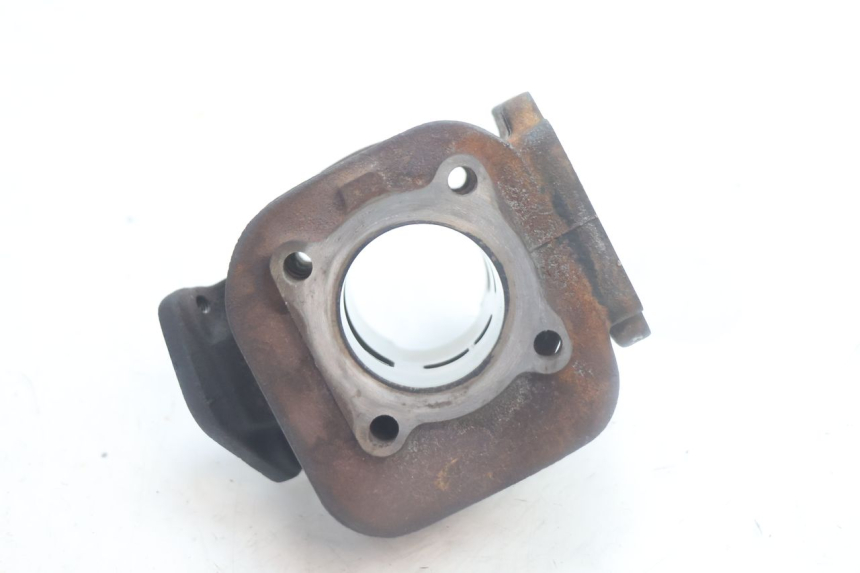 photo de CYLINDER BARREL PISTON YAMAHA SLIDER 50 (1999 - 2004) - Fixing points details
