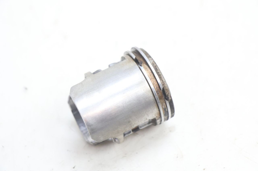 photo de CYLINDER BARREL PISTON PEUGEOT SPEEDFIGHT 2 AC 50 (2000 - 2009) - Alternative angle