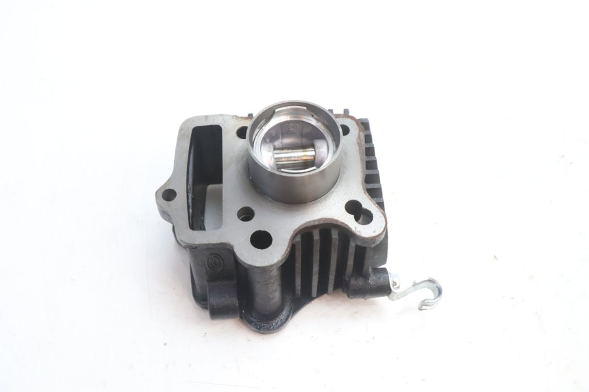 photo de CYLINDER BARREL PISTON YAMASAKI STREET 50 (2013 - 2018) - Fixing points details
