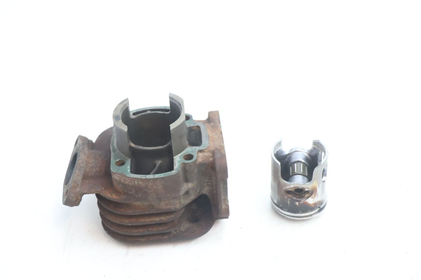 photo de CYLINDER BARREL PISTON MBK STUNT NAKED 50 (2004 - 2018) - Alternative perspective