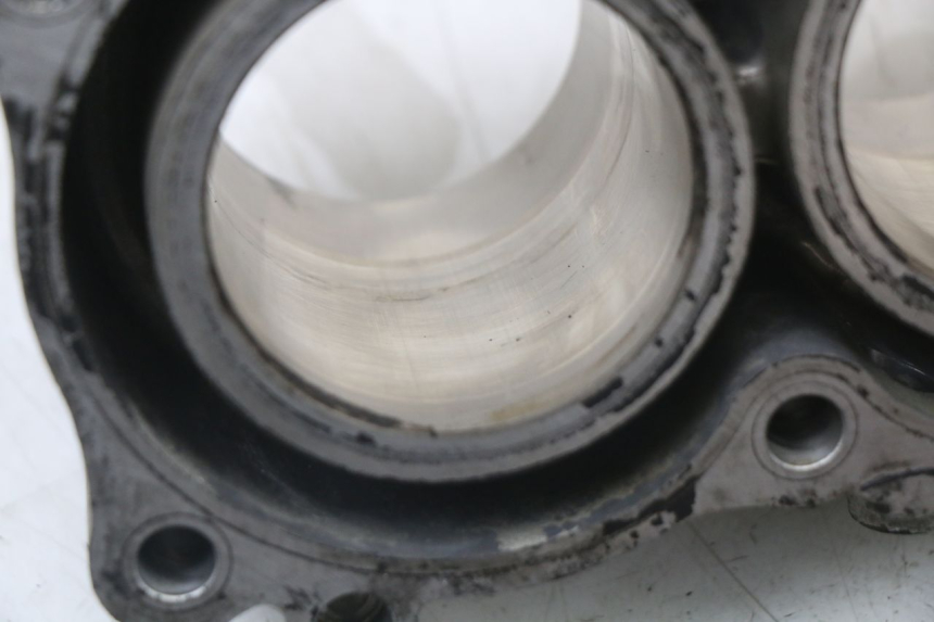 photo de CYLINDER BARREL PISTON SUZUKI GSX F GSXF 650 (2007 - 2015) - Fixing points details