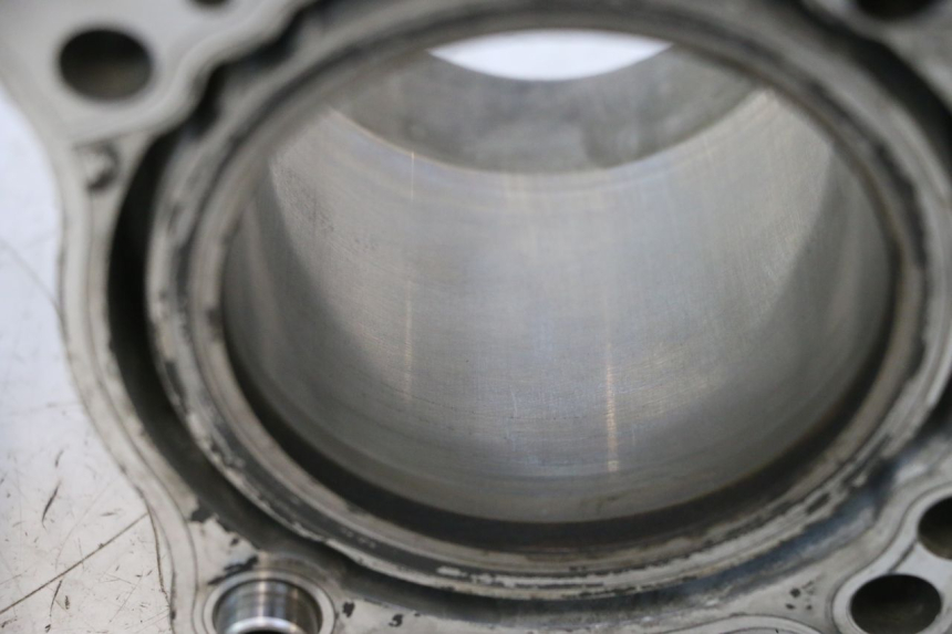 photo de CYLINDER BARREL PISTON SUZUKI SV S 650 (1999 - 2002) - Fixing points details