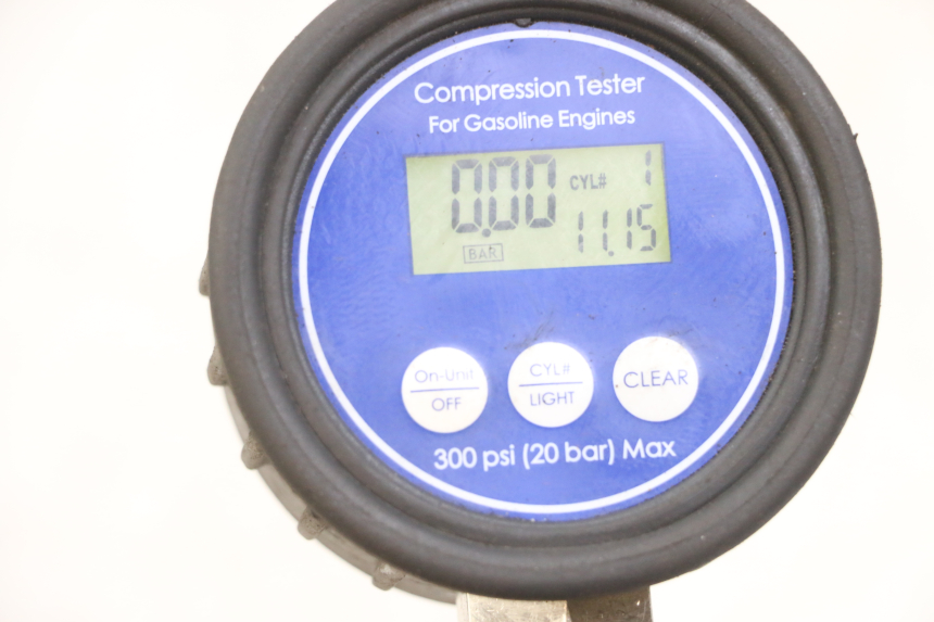 photo de CYLINDER PISTON HONDA TRX 300 (1988 - 2000) - Detailed visual inspection