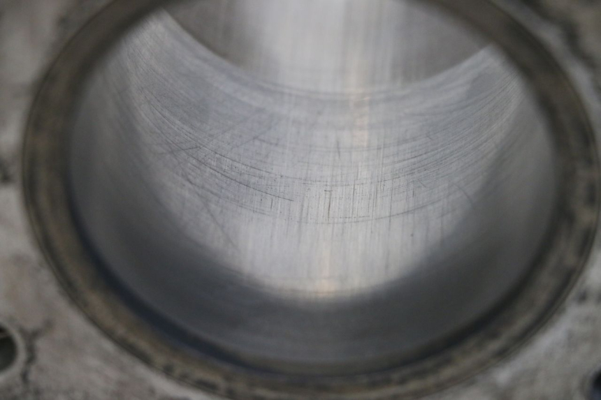 photo de CYLINDER PISTON HONDA TRX 300 (1988 - 2000) - Technical close-up