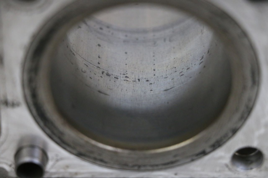 photo de CYLINDER BARREL PISTON YAMAHA TTR 125 (2000 - 2020) - Alternative perspective