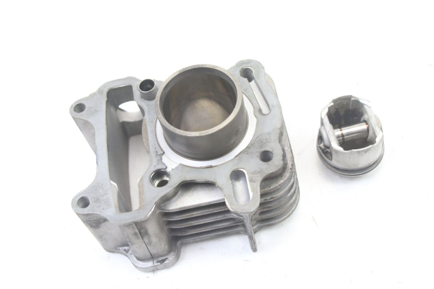 photo de CYLINDER BARREL PISTON PEUGEOT TWEET 4T 50 (2018 - 2022) - Fixing points details