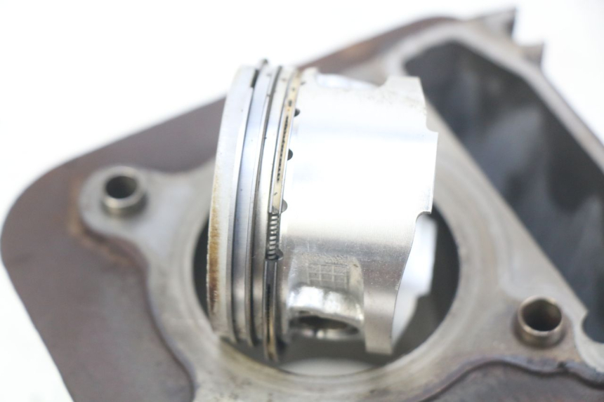 photo de CYLINDER PISTON PIAGGIO VESPA LXV 125 (2006 - 2009) - High-resolution close-up