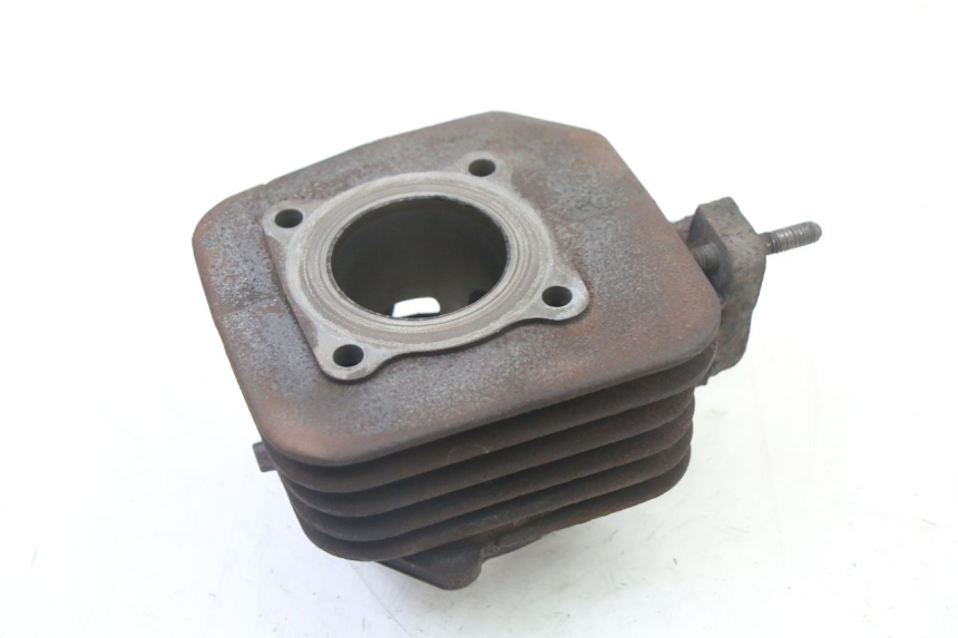 photo de CYLINDER BARREL PISTON PEUGEOT VIVACITY NEW 2T 50 (2008 - 2017) - Fixing points details