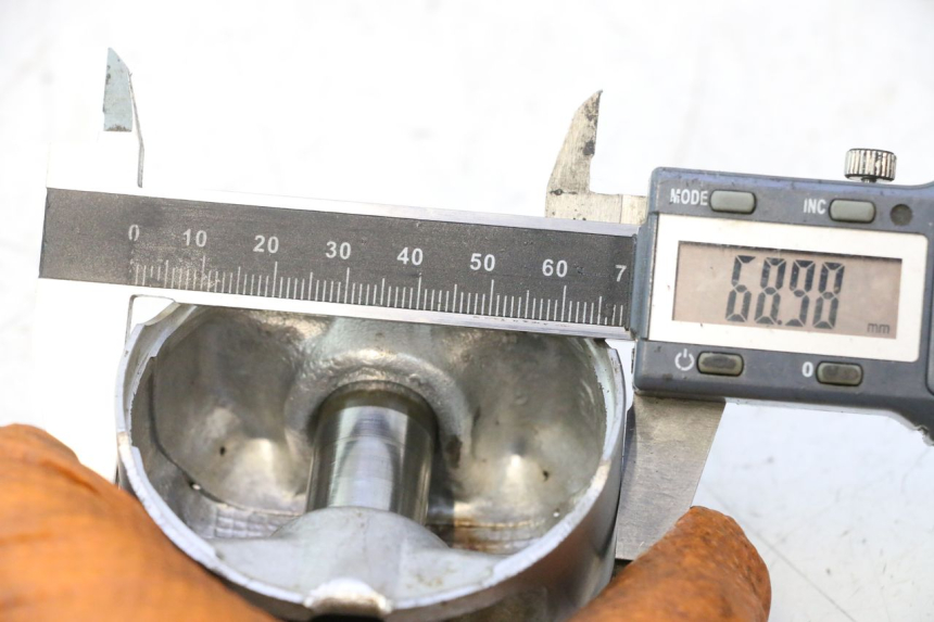 photo de CYLINDER PISTON YAMAHA X-MAX XMAX 250 (2006 - 2009) - Focus on structure