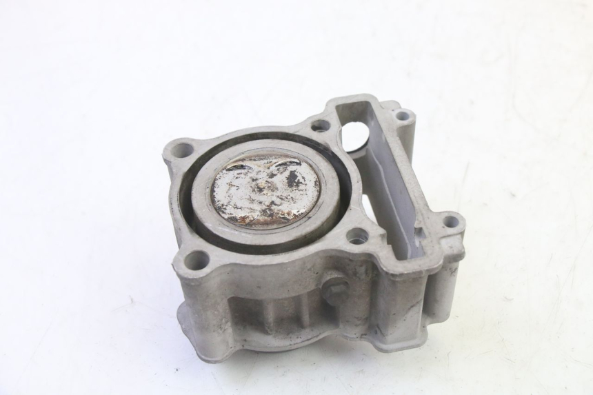 photo de CYLINDER BARREL PISTON YAMAHA X-MAX XMAX 125 (2010 - 2013) - Alternative perspective