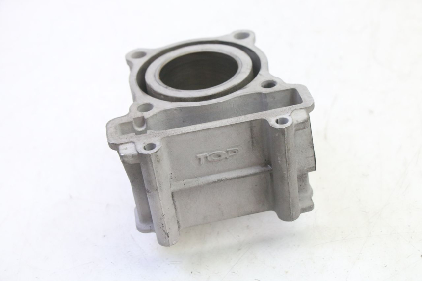 photo de CYLINDER BARREL PISTON YAMAHA X-MAX XMAX 125 (2010 - 2013) - Fixing points details