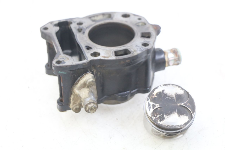 photo de CYLINDER PISTON PIAGGIO X8 125 (2004 - 2007) - Detailed visual inspection