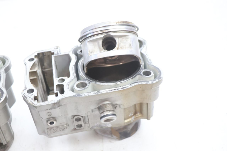 photo de CYLINDER BARREL PISTON HONDA XRV AFRICA TWIN 750 (1990 - 1992) - Zoom on usage condition
