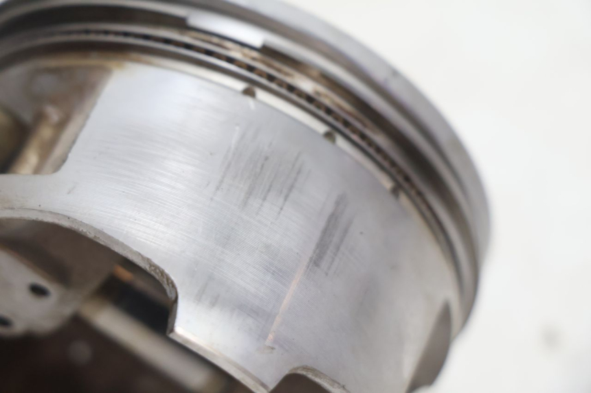 photo de CYLINDER BARREL PISTON HONDA XRV AFRICA TWIN 750 (1990 - 1992) - Zoom on usage condition