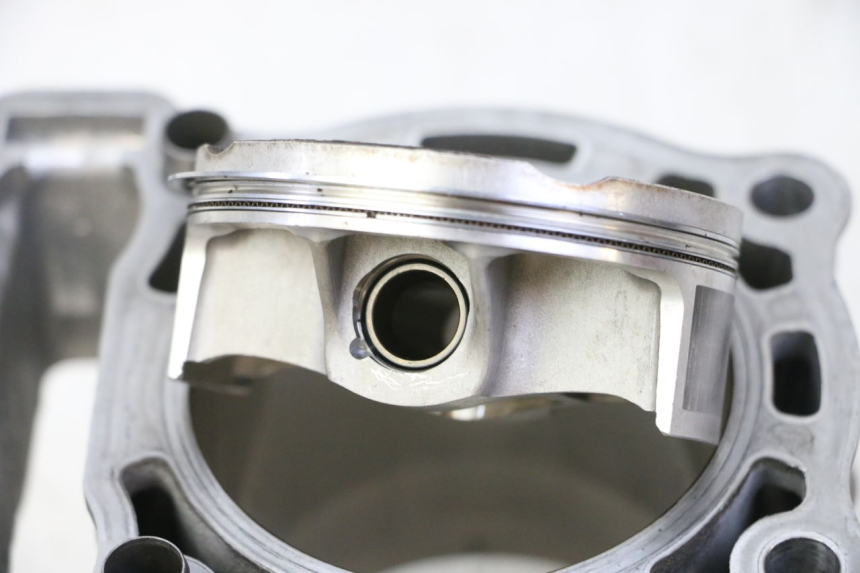 photo de CYLINDER BARREL PISTON YAMAHA YZ-F YZF 250 (2014 - 2018) - Alternative perspective
