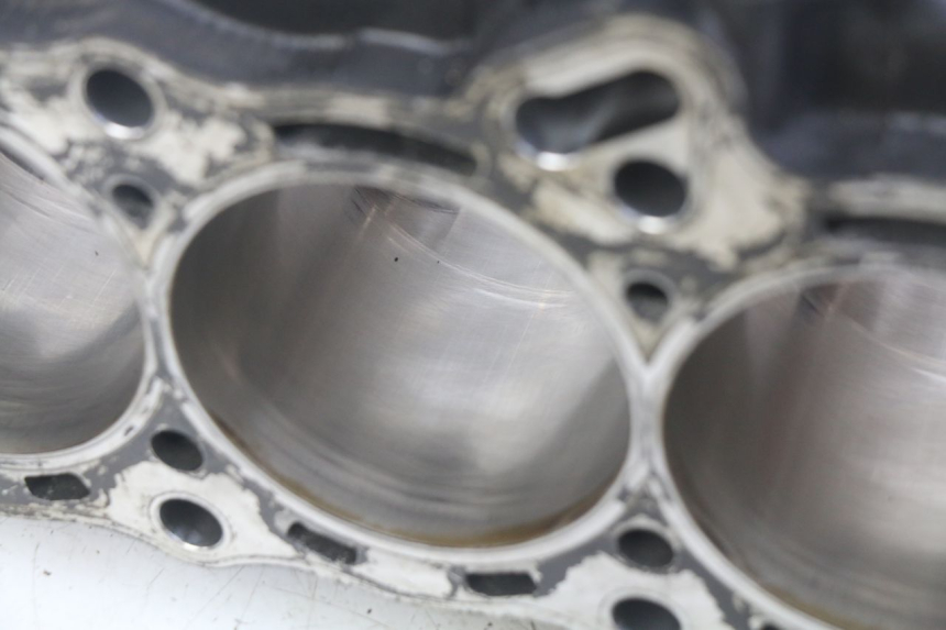 photo de CYLINDER PISTON YAMAHA YZF R1 1000 (2007 - 2008) - Focus on structure