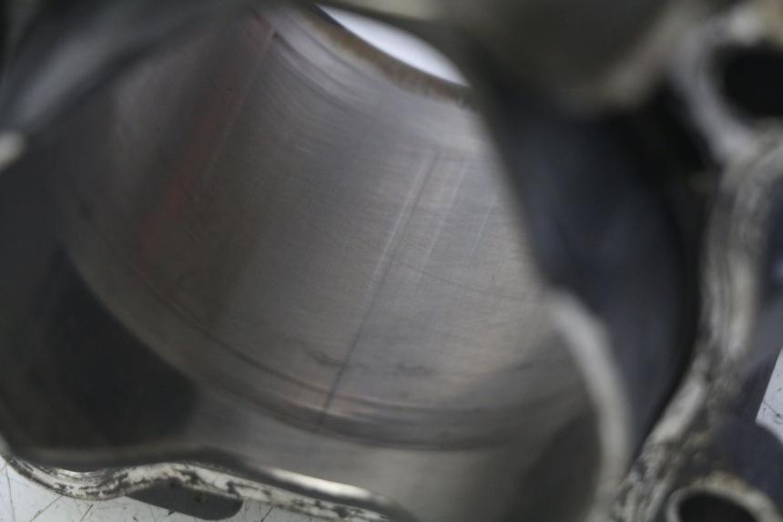 photo de CYLINDER PISTON YAMAHA YZF R1 1000 (2007 - 2008) - Alternative perspective