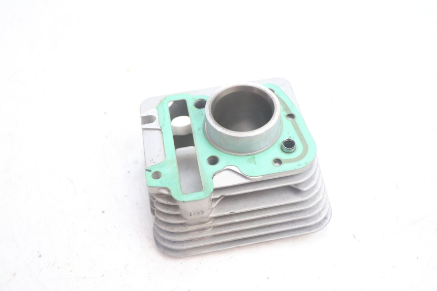 photo de CYLINDER BARREL PISTON PIAGGIO ZIP IGET 4T 50 (2021 - 2023) - High-resolution close-up