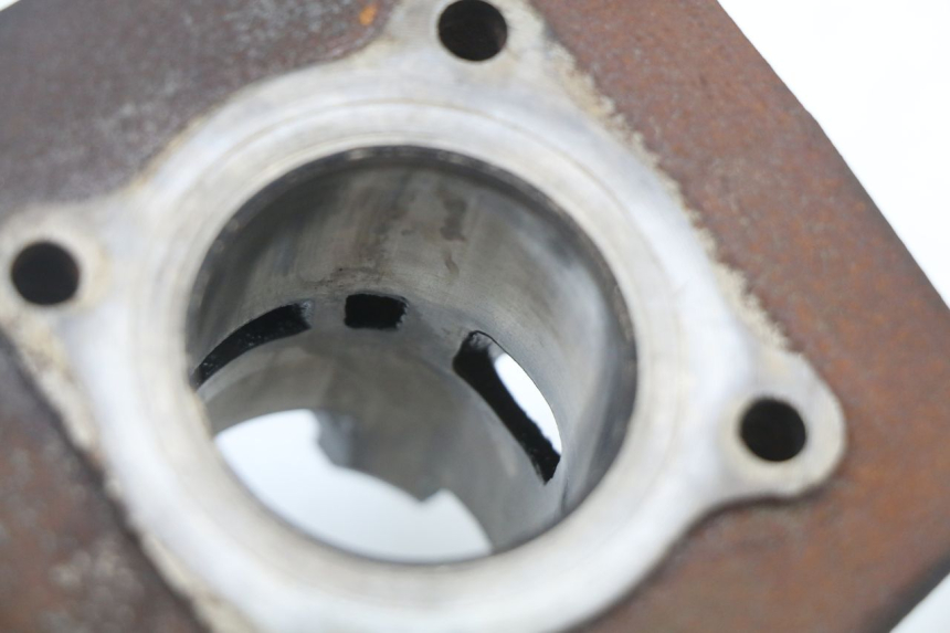 photo de CYLINDER BARREL PEUGEOT STREETZONE 2T 50 (2014 - 2019) - Fixing points details