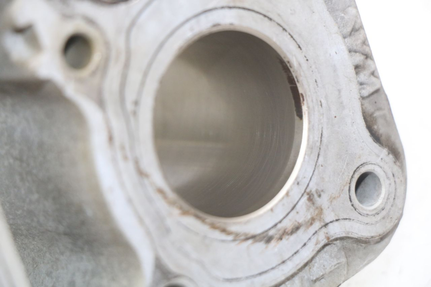 photo de CYLINDER PEUGEOT VIVACITY NEW 4T 50 (2008 - 2017) - Fixing points details