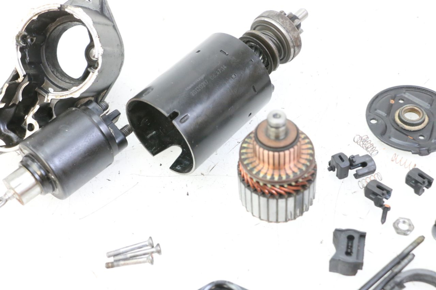 photo de STARTER MOTO GUZZI NORGE 8V GT 1200 (2011 - 2016) - Alternative perspective