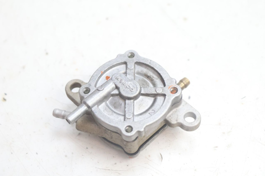 photo de FUEL TANK VALVE KYMCO AGILITY CITY 2T 50 (2008 - 2016) - Alternative perspective