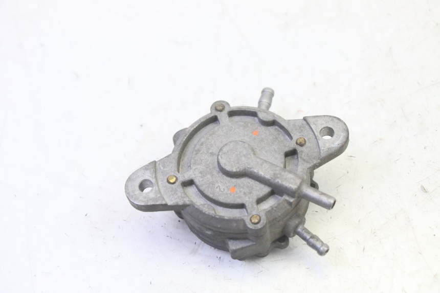 photo de FUEL TANK VALVE KYMCO GRAND DINK 125 (2002 - 2007) - Alternative perspective