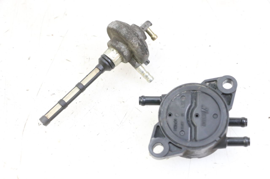 photo de FUEL TANK VALVE PIAGGIO VESPA GRANTURISMO 200 (2004 - 2005) - Zoom on usage condition