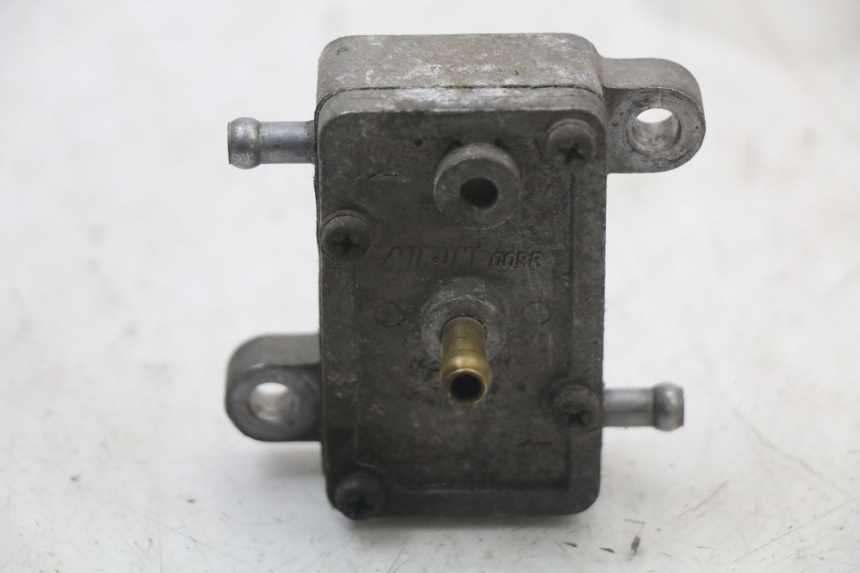 photo de FUEL TANK VALVE GILERA RUNNER LC 50 (1997 - 1998) - Zoom on usage condition