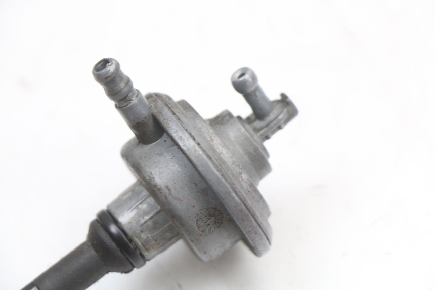 photo de FUEL TANK VALVE APRILIA SR CARB LC 2T 50 (2004 - 2012) - Zoom on usage condition