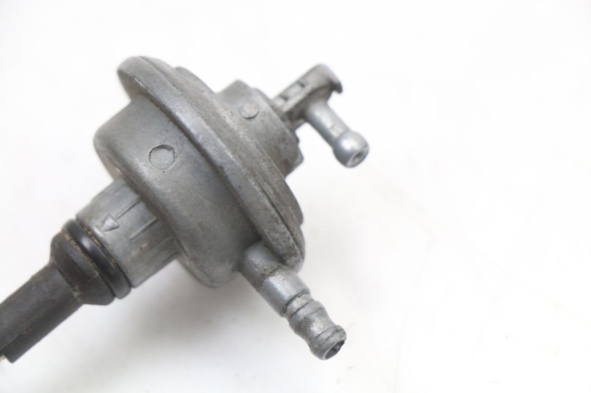 photo de FUEL TANK VALVE APRILIA SR CARB LC 2T 50 (2004 - 2012) - Alternative perspective