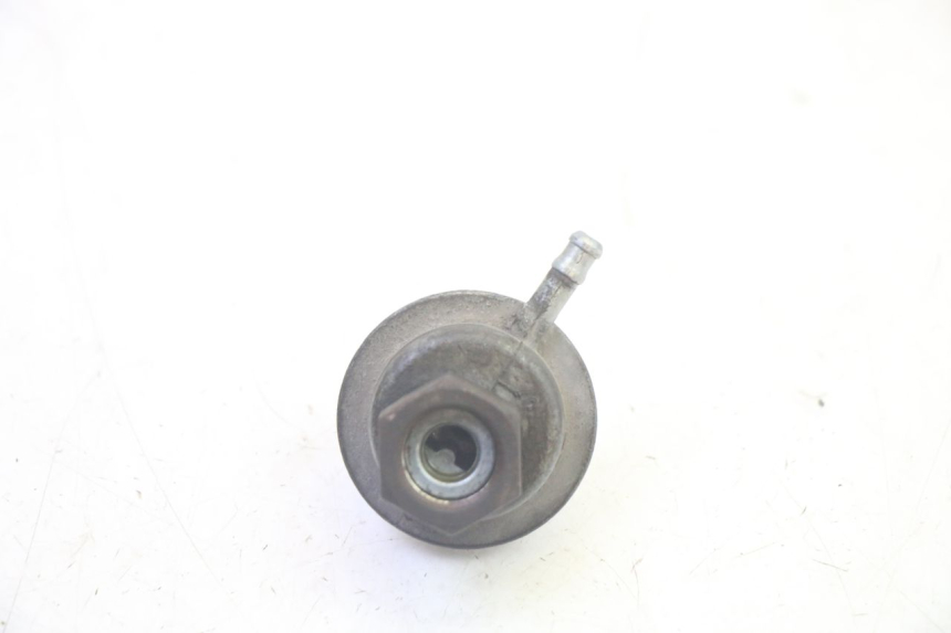 photo de FUEL TANK VALVE KYMCO ZING 125 (1997 - 2003) - Alternative perspective