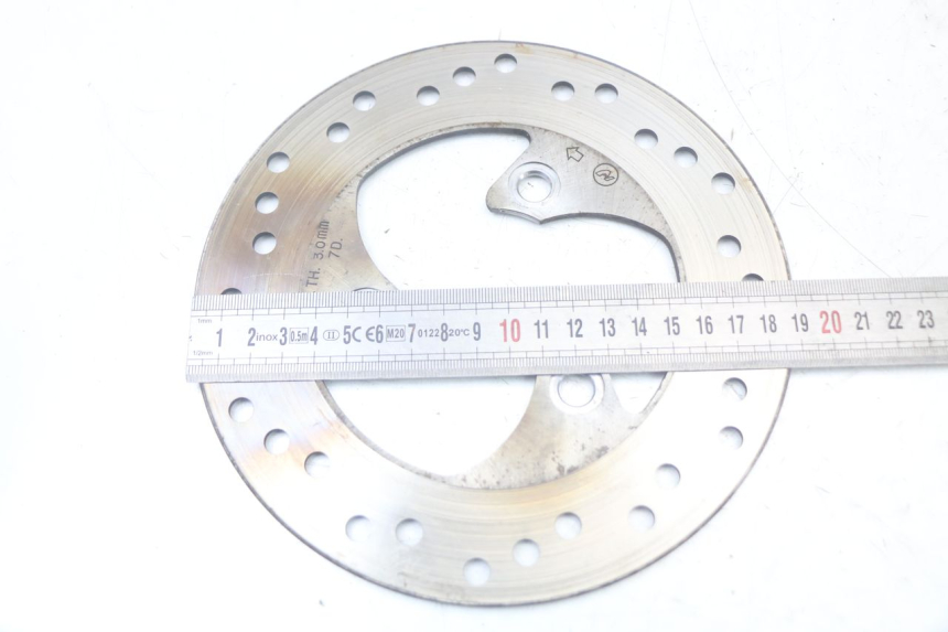 photo de REAR BRAKE DISC YAMAHA AEROX 2T 50 (2013 - 2017) - Zoom on usage condition