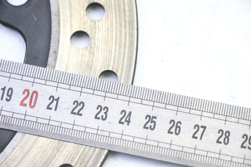 photo de REAR BRAKE DISC SUZUKI GSR 750 (2011 - 2017) - Alternative perspective