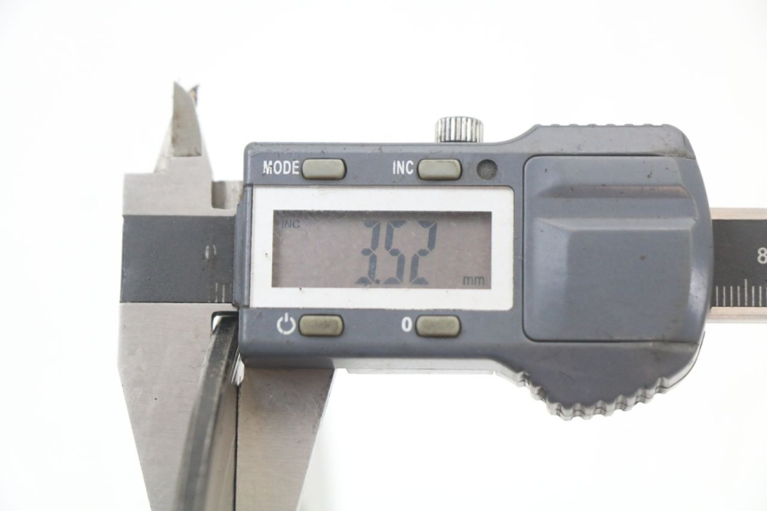 photo de FRONT BRAKE DISC SUZUKI GN 125 (1997 - 2000) - Technical close-up