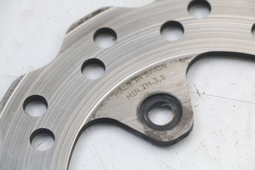 photo de FRONT BRAKE DISC PEUGEOT KISBEE 2T 50 (2010 - 2017) - Zoom on usage condition