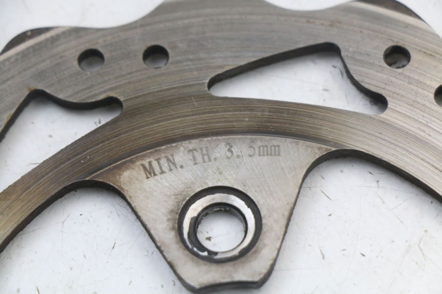 photo de FRONT BRAKE DISC PEUGEOT KISBEE 4T 50 (2018 - 2022) - Technical close-up